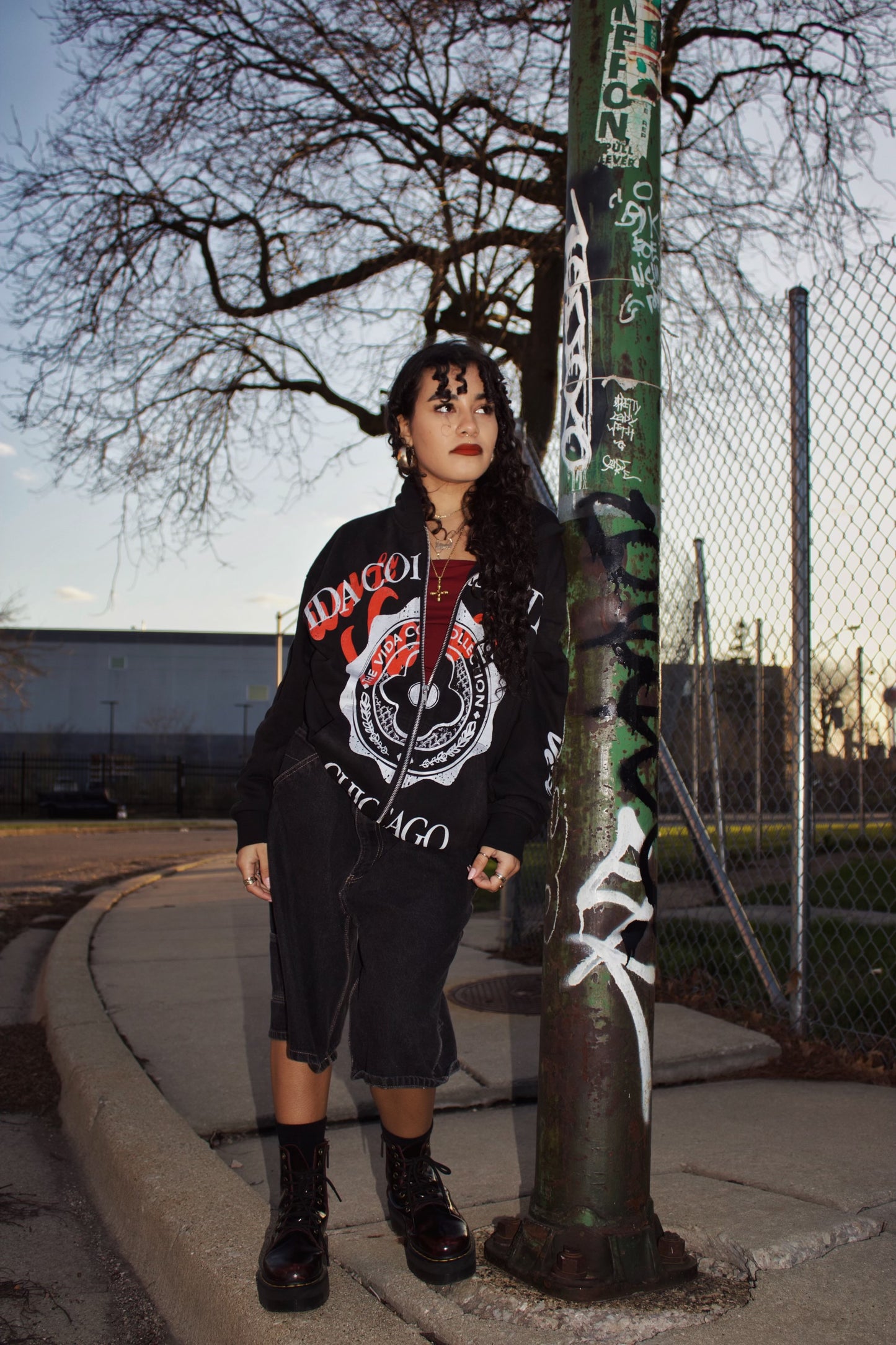 Van Vida Black Zip Up